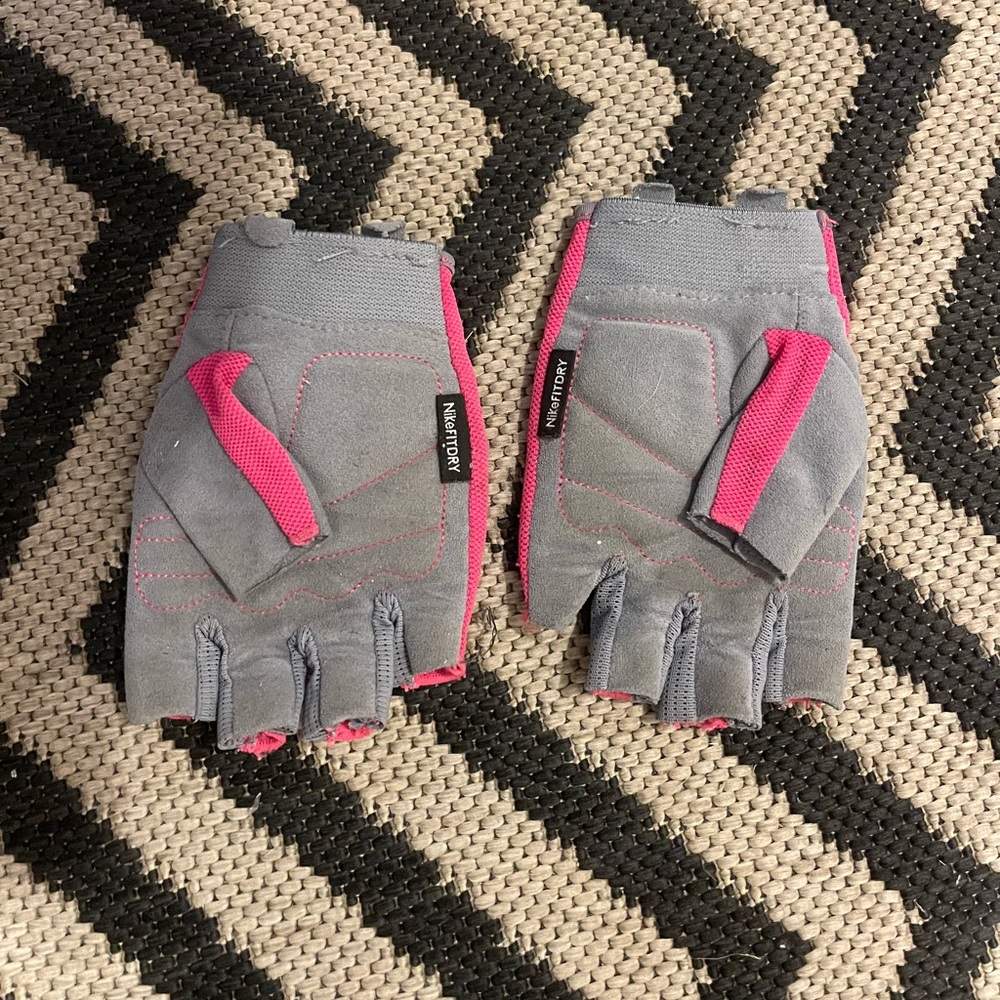 Nike workout gloves - Picture 2 of 2